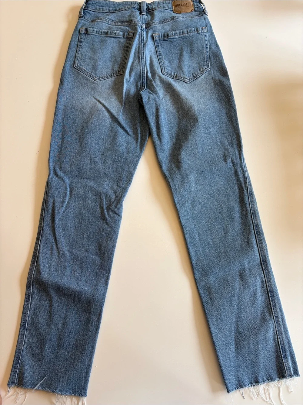 Women’s Hollister ultra high rise mom Straight-Leg Jeans size 2/26R
